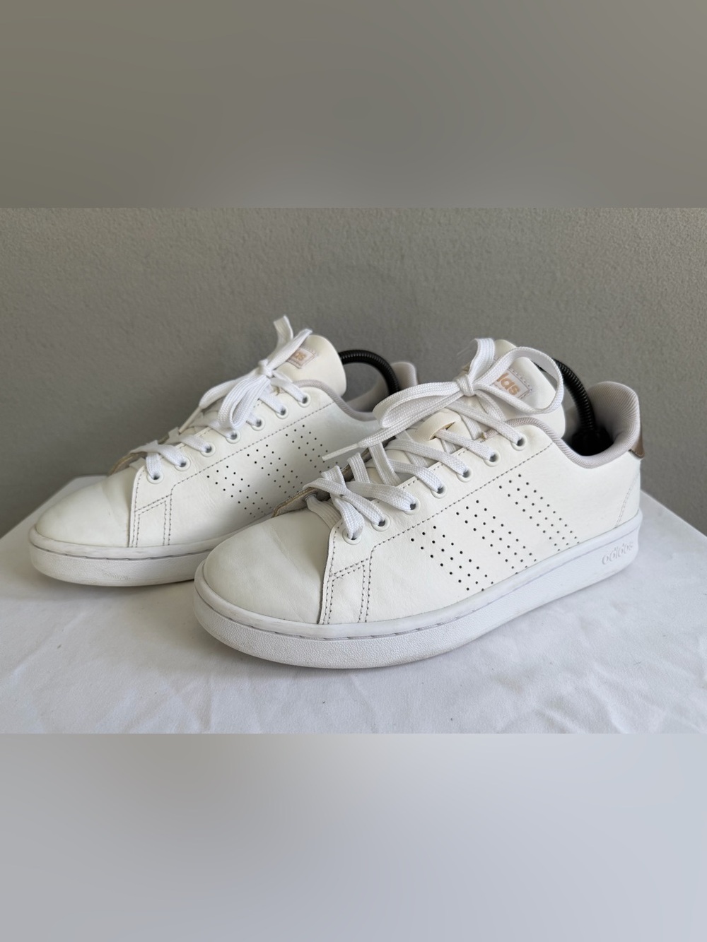 adidas Advanced Classic Sneakers s9.5 Women’s Comfort Low Top Lace Up White/Gold